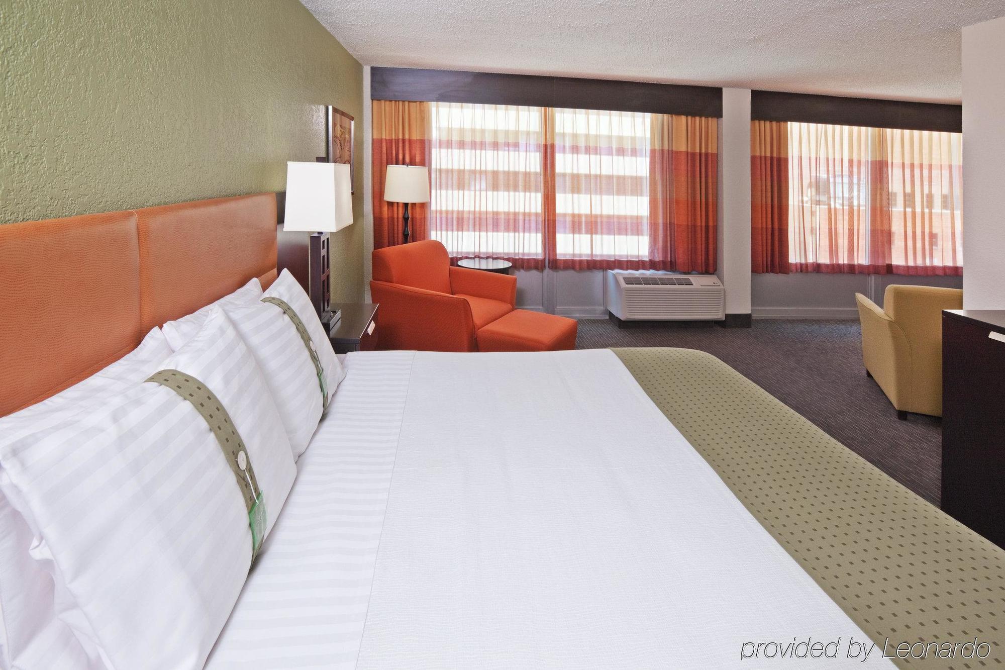 17 West Hotel, Ascend Hotel Collection Tulsa Room photo